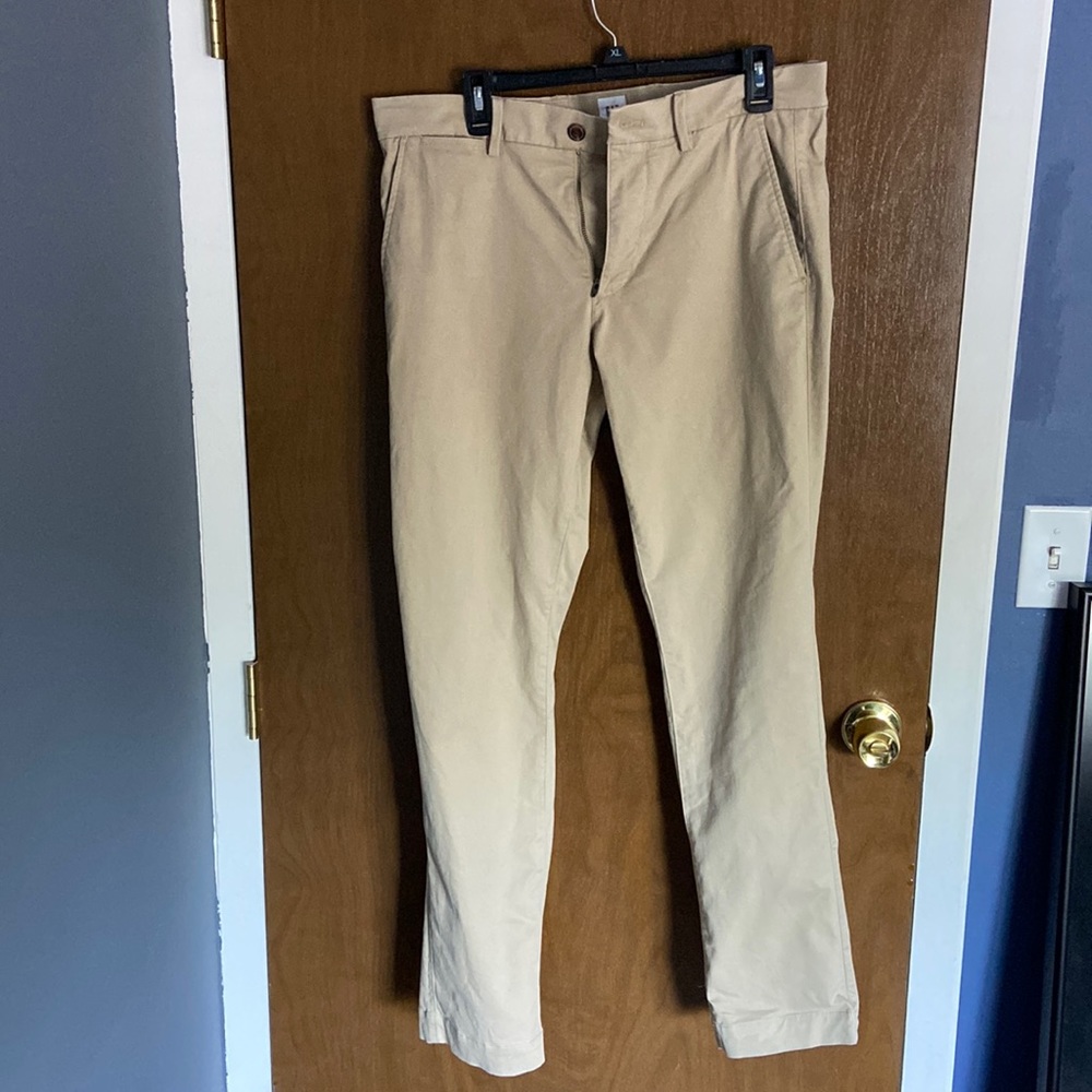 Gap Essential Khaki Slim Fit